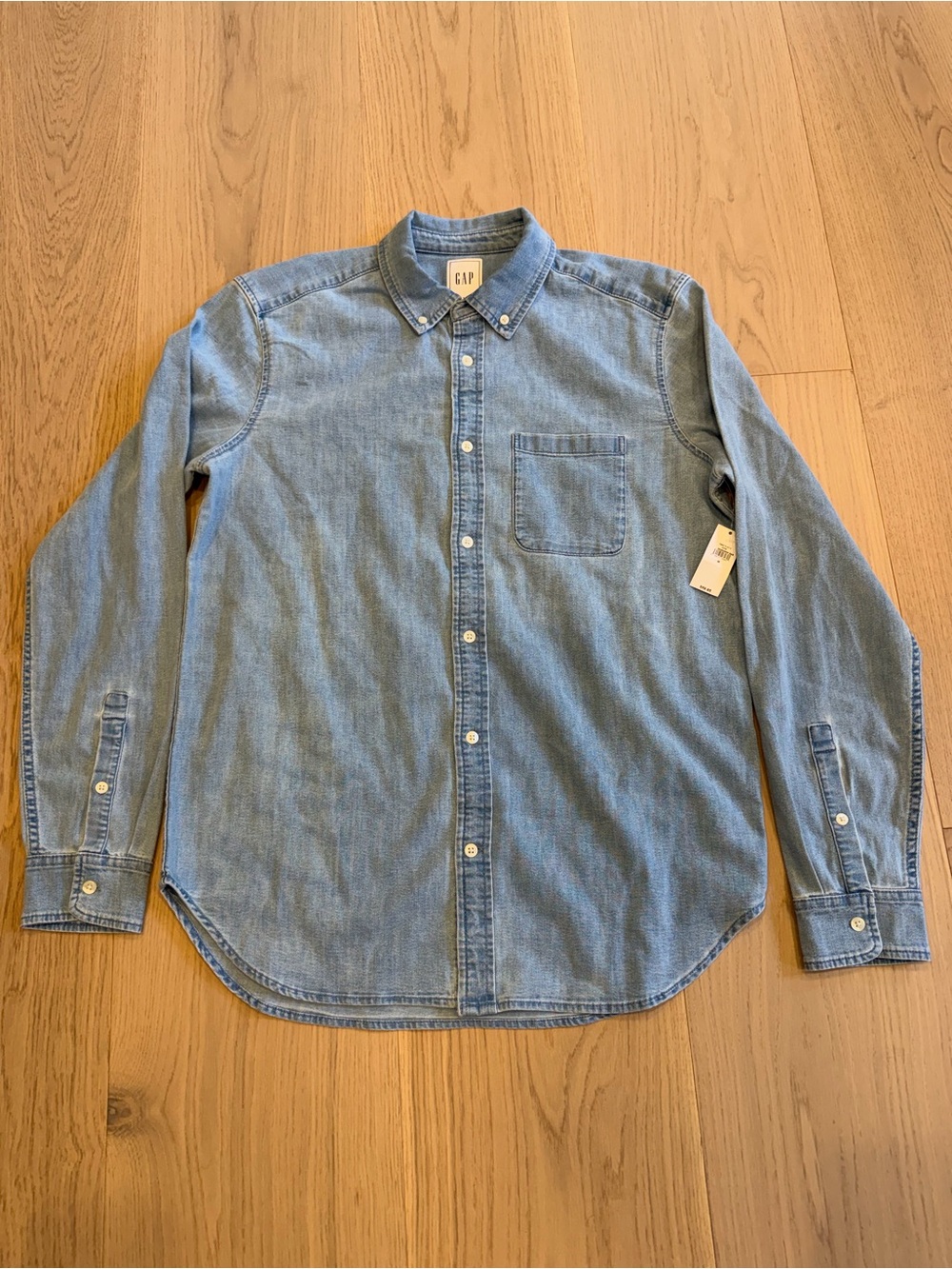 NWT GAP Women’s Light Denim Button-Down Shirt